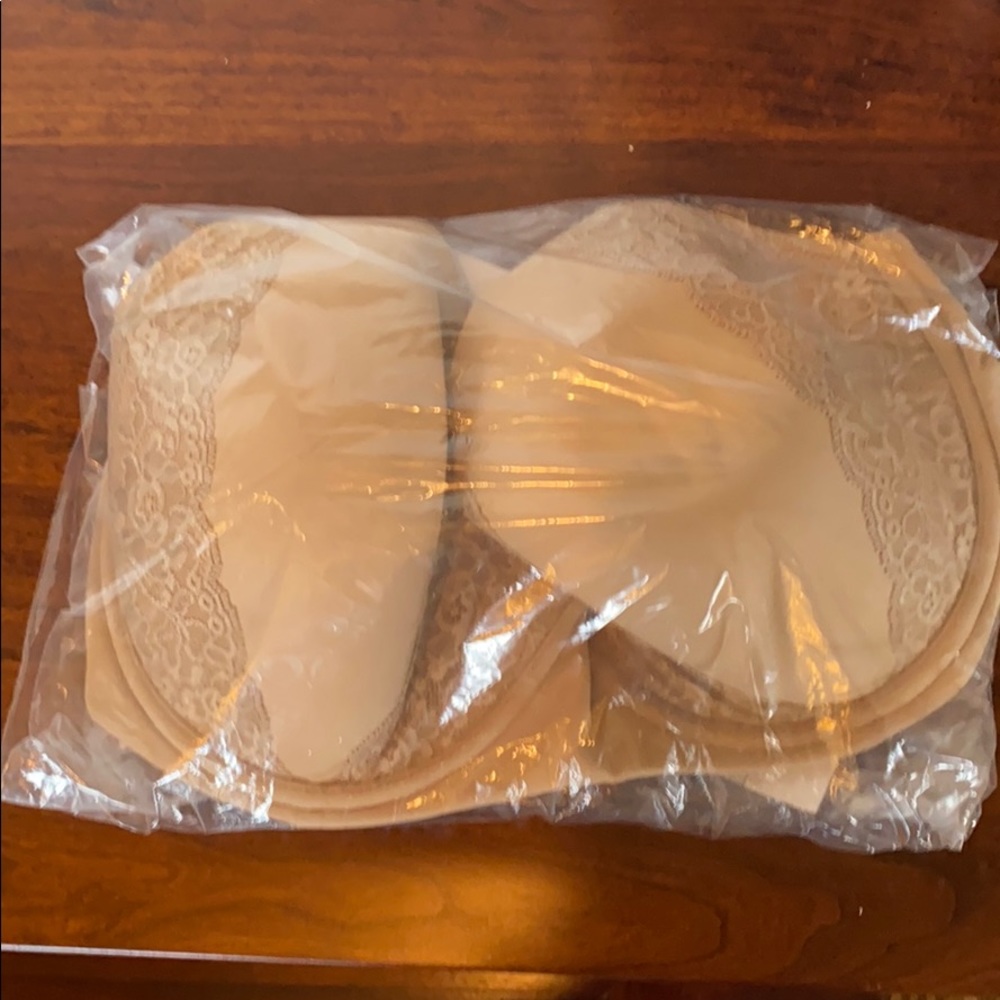Soma 42DD embraceable tan bra. NWT